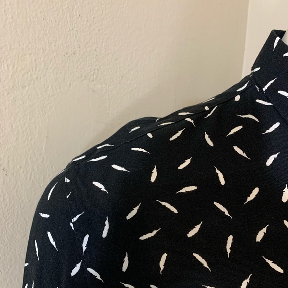 Forever 21 Men’s Feather Print Long Sleeve Shirt - Picture 6 of 9